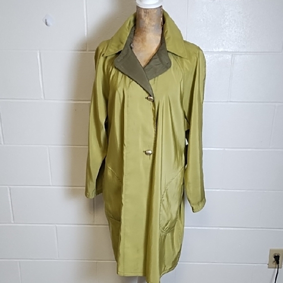 Reversible Green Trench Coat with Pockets Belt Accent can be Removed & Reversed - Picture 1 of 13